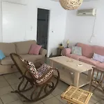 Apartamento Cozy For Rent In Kythera
